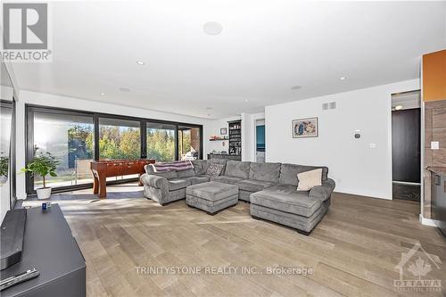 2068 Richmond Road, Lanark, ON - Indoor Photo Showing Living Room