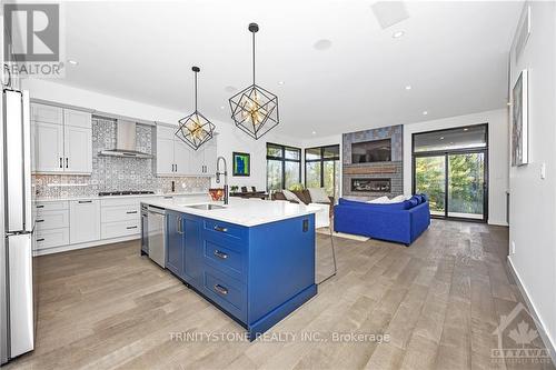 2068 Richmond Road, Lanark, ON - Indoor Photo Showing Kitchen With Upgraded Kitchen