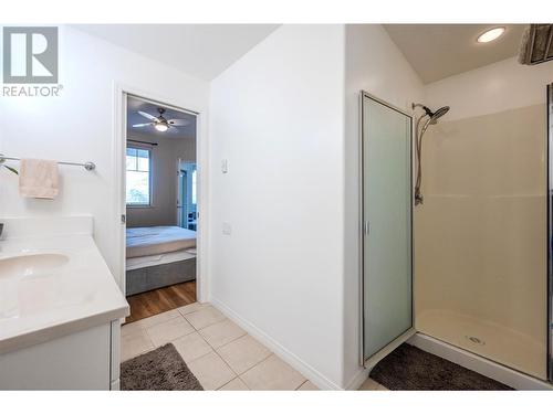 921 Spillway Road Unit# 103A, Oliver, BC - Indoor Photo Showing Bathroom