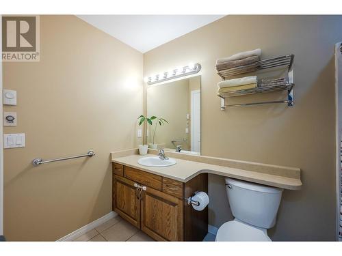 921 Spillway Road Unit# 103A, Oliver, BC - Indoor Photo Showing Bathroom