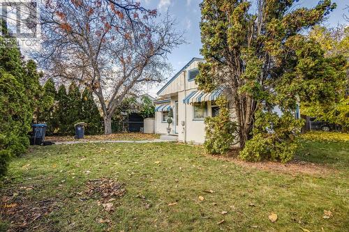 1054 Laurier Avenue, Kelowna, BC - Outdoor