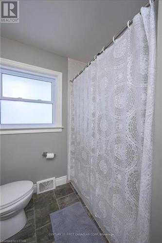 292 Auburn Avenue, London, ON - Indoor Photo Showing Bathroom