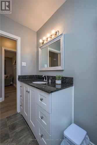 292 Auburn Avenue, London, ON - Indoor Photo Showing Bathroom