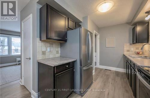 292 Auburn Avenue, London, ON - Indoor Photo Showing Kitchen