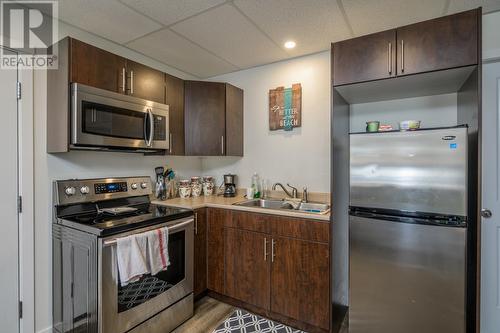 8265 Peter Road, Prince George, BC - Indoor Photo Showing Kitchen With Double Sink