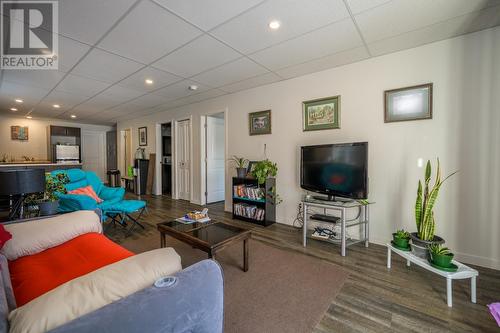 8265 Peter Road, Prince George, BC - Indoor Photo Showing Living Room