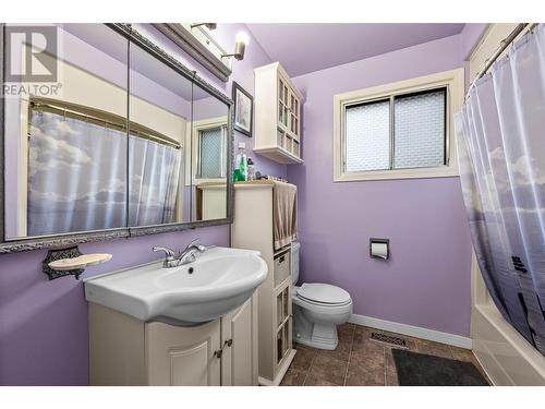 1898 Parkcrest Avenue, Kamloops, BC - Indoor Photo Showing Bathroom