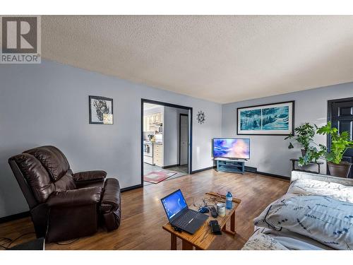 1898 Parkcrest Avenue, Kamloops, BC - Indoor Photo Showing Living Room