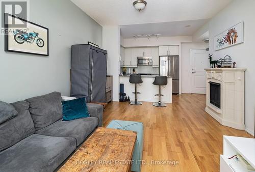 325 - 85 East Liberty Street, Toronto, ON - Indoor Photo Showing Living Room