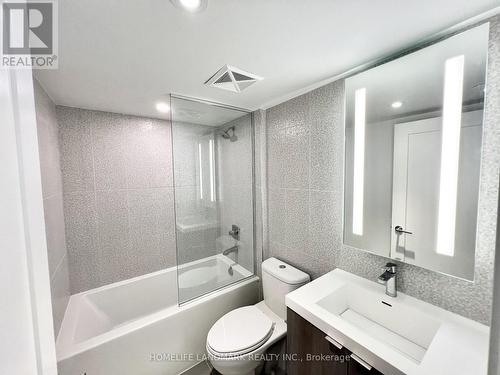 2121 - 585 Bloor Street E, Toronto, ON - Indoor Photo Showing Bathroom