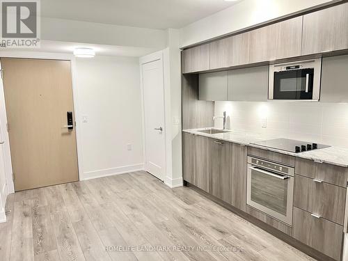 2121 - 585 Bloor Street E, Toronto, ON - Indoor Photo Showing Kitchen With Upgraded Kitchen