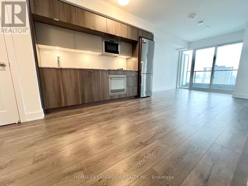 2121 - 585 Bloor Street E, Toronto, ON - Indoor Photo Showing Kitchen