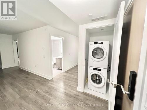 2121 - 585 Bloor Street E, Toronto, ON - Indoor Photo Showing Laundry Room