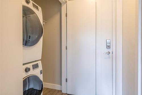 418-3409 28 Avenue, Vernon, BC - Indoor Photo Showing Laundry Room