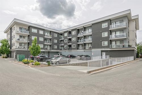 418-3409 28 Avenue, Vernon, BC - Outdoor With Facade