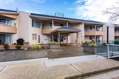 312-265 Snowsell Street, Kelowna, BC - Outdoor With Balcony With Facade