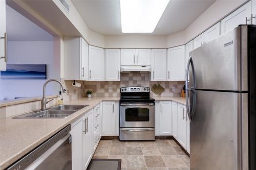 312-265 Snowsell Street, Kelowna, BC - Indoor Photo Showing Kitchen With Stainless Steel Kitchen With Double Sink