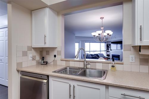 312-265 Snowsell Street, Kelowna, BC - Indoor Photo Showing Kitchen With Double Sink