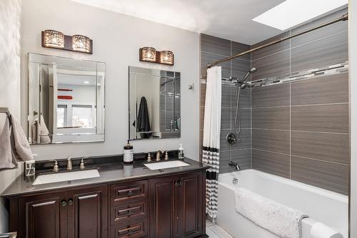 11527 Lang Court, Lake Country, BC - Indoor Photo Showing Bathroom