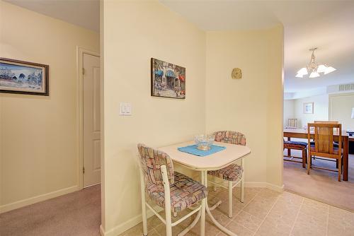 117-3157 Casorso Road, Kelowna, BC - Indoor Photo Showing Dining Room