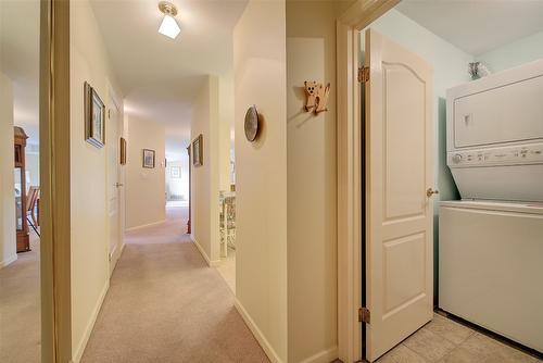 117-3157 Casorso Road, Kelowna, BC - Indoor Photo Showing Laundry Room