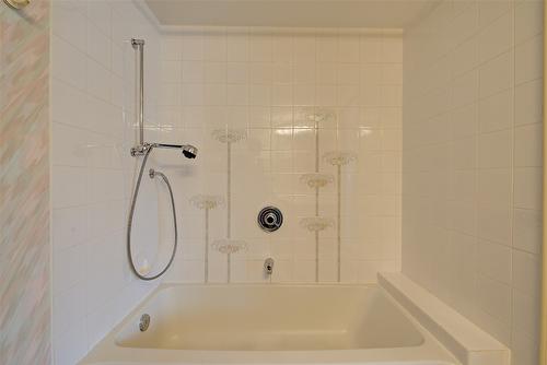 117-3157 Casorso Road, Kelowna, BC - Indoor Photo Showing Bathroom