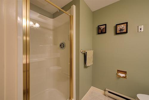 117-3157 Casorso Road, Kelowna, BC - Indoor Photo Showing Bathroom