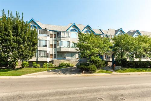 117-3157 Casorso Road, Kelowna, BC - Outdoor With Facade