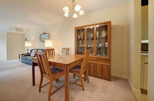 117-3157 Casorso Road, Kelowna, BC - Indoor Photo Showing Dining Room