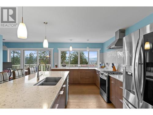 1572 Parkinson Road, West Kelowna, BC - Indoor Photo Showing Kitchen With Double Sink With Upgraded Kitchen