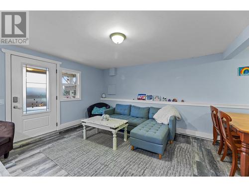 1572 Parkinson Road, West Kelowna, BC - Indoor Photo Showing Living Room