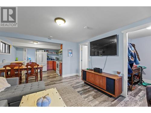 1572 Parkinson Road, West Kelowna, BC - Indoor Photo Showing Living Room