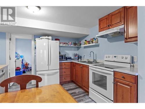 1572 Parkinson Road, West Kelowna, BC - Indoor Photo Showing Kitchen With Double Sink