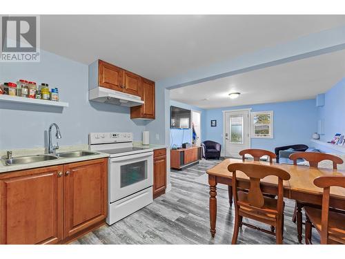 1572 Parkinson Road, West Kelowna, BC - Indoor Photo Showing Kitchen With Double Sink