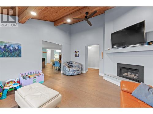 1572 Parkinson Road, West Kelowna, BC - Indoor Photo Showing Living Room With Fireplace