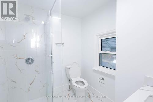 757 Fleet Street, London, ON - Indoor Photo Showing Bathroom