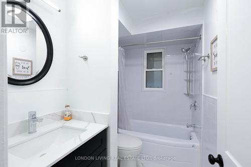 757 Fleet Street, London, ON - Indoor Photo Showing Bathroom