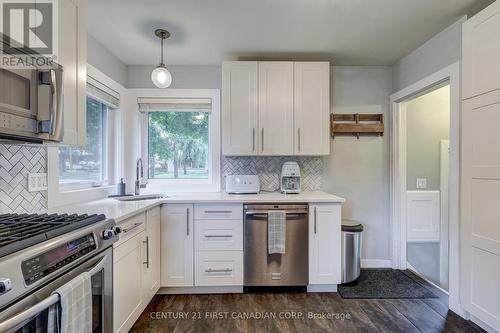 389 Mckeon Avenue, London, ON - Indoor Photo Showing Kitchen With Upgraded Kitchen