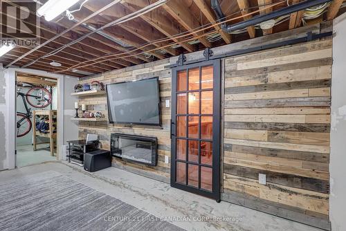 389 Mckeon Avenue, London, ON - Indoor With Fireplace