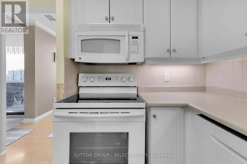 1701 - 380 King Street N, London, ON - Indoor Photo Showing Kitchen