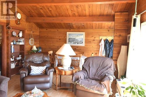 4407 Highway 17, Spragge, ON - Indoor Photo Showing Living Room