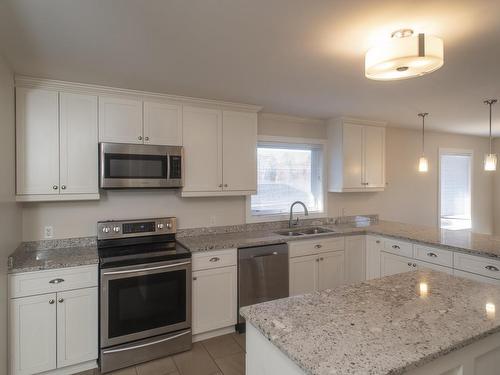 405 South Creek Square, Thunder Bay, ON - Indoor Photo Showing Kitchen With Double Sink