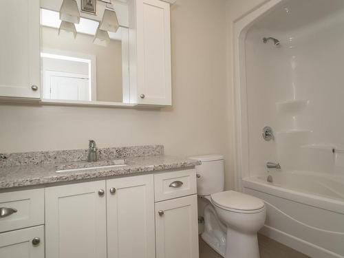 405 South Creek Square, Thunder Bay, ON - Indoor Photo Showing Bathroom