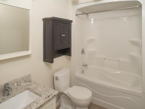 405 South Creek Square, Thunder Bay, ON - Indoor Photo Showing Bathroom