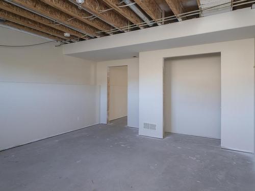 405 South Creek Square, Thunder Bay, ON - Indoor Photo Showing Basement