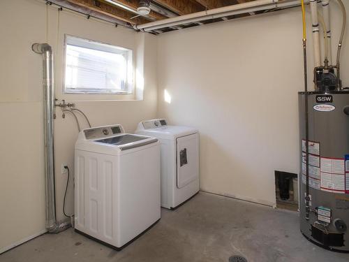 405 South Creek Square, Thunder Bay, ON - Indoor Photo Showing Laundry Room