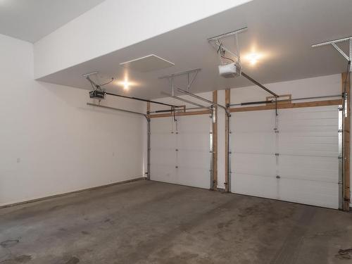 405 South Creek Square, Thunder Bay, ON - Indoor Photo Showing Garage