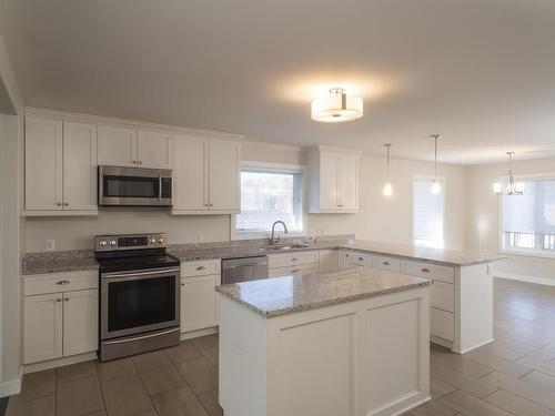 405 South Creek Square, Thunder Bay, ON - Indoor Photo Showing Kitchen