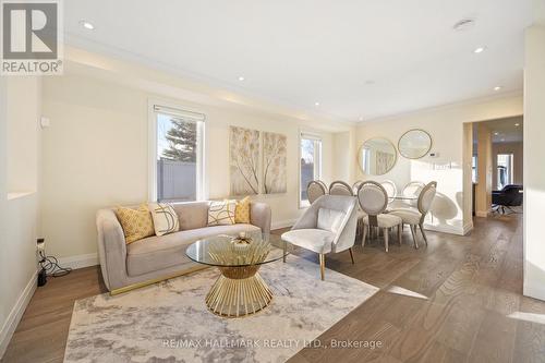 57 Brightsview Drive, Richmond Hill, ON - Indoor Photo Showing Living Room