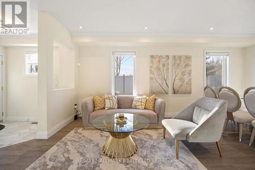 57 Brightsview Drive, Richmond Hill, ON - Indoor Photo Showing Living Room